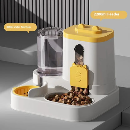Upgrade your pet's mealtime with our Automatic Cat Feeder & Water Fountain Set! 🐾💧 Perfect for both cats and dogs, made from food-grade plastic with a convenient gravity feed design! 🐱🐶✨